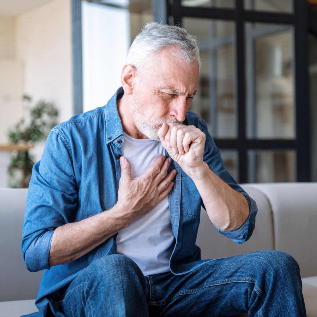 Kebocoran Aorta Senior: Gejala, Penyebab dan Perawatan